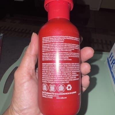 Wella Professionals ULTIMATE REPAIR Shampoo Step 1 for Damaged Hair 8.4 oz - New - Thumbnail 2