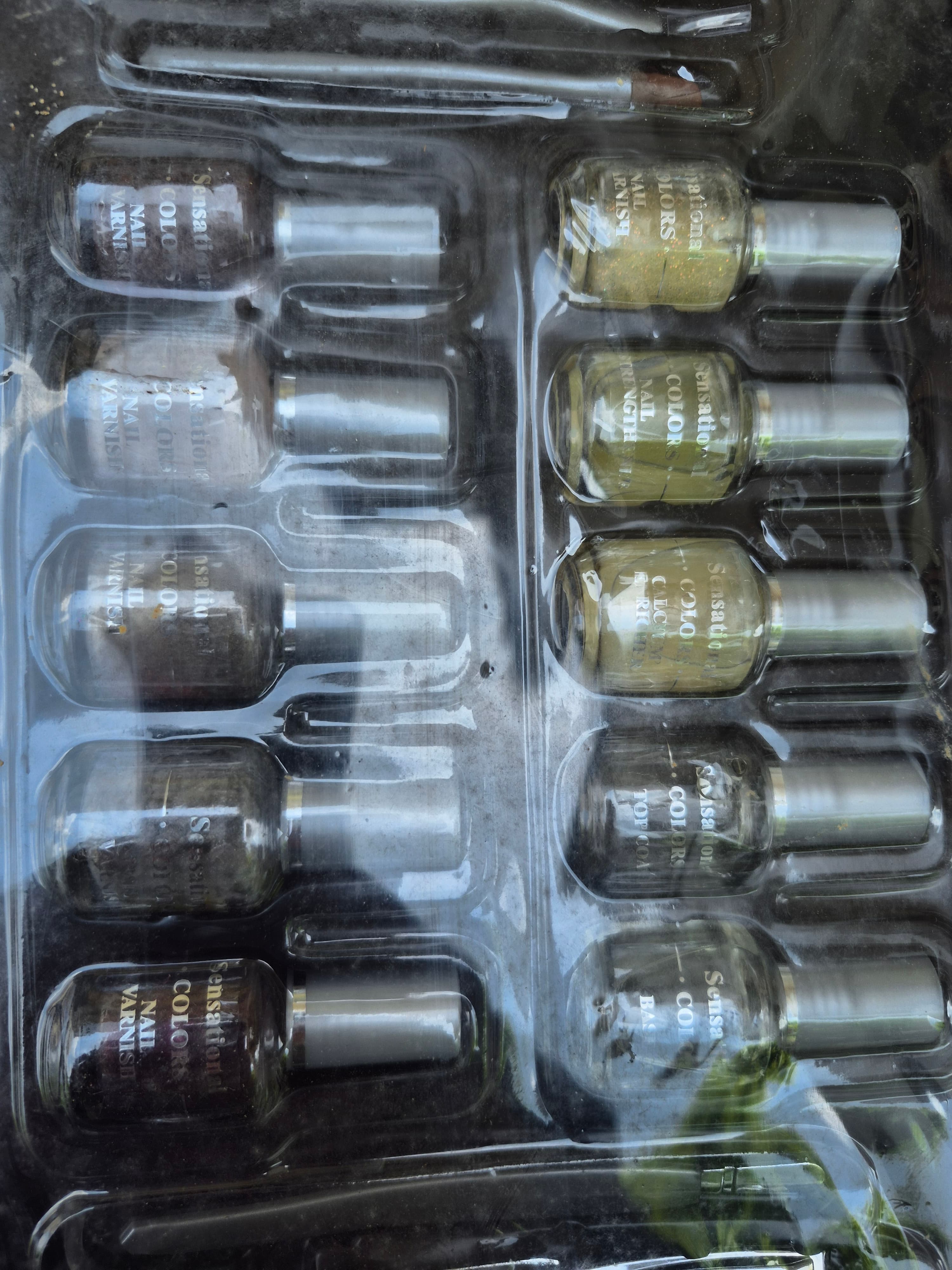 Nail Art Tool Set with 10 Bottles and Accessories - Thumbnail 3