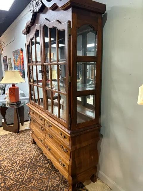 Wellesley Guild Sideboard with Lighted Glass Hutch Top - Thumbnail 3