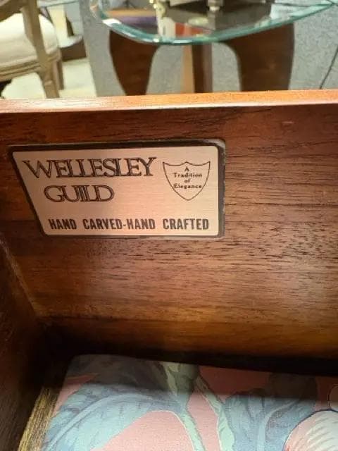 Wellesley Guild Sideboard with Lighted Glass Hutch Top - Thumbnail 4