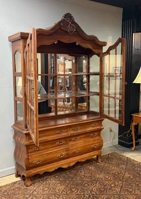 Wellesley Guild Sideboard with Lighted Glass Hutch Top - Thumbnail 2