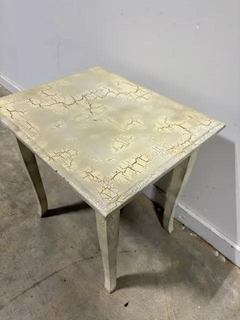 White Distressed Wooden Accent Table - Thumbnail 2