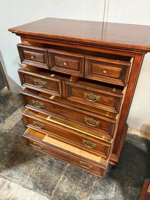 Thomasville 5 Drawer Chest Of Drawers - Thumbnail 3