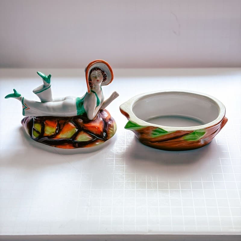 Vintage Art Deco Ceramic Lidded Powder Jar Bathing Beauty on Turtle Shell - Thumbnail 4