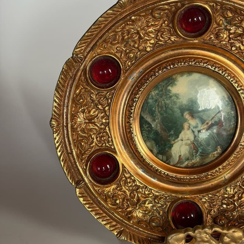 Vtg Spanish Gilt Brass Display w Fragonard Style Miniature & Red Glass Cabochons - Thumbnail 4
