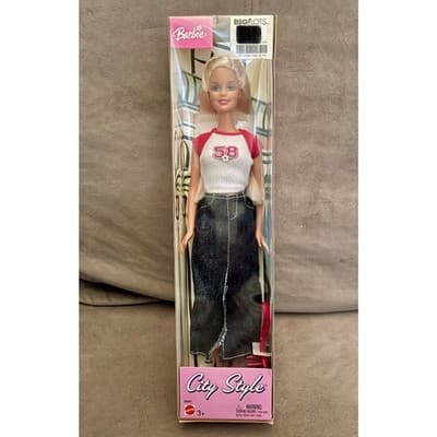 Vintage 2003 City Style Barbie Wearing Denim Skirt & Shirt With Comb #G6095 NIB - Image 1