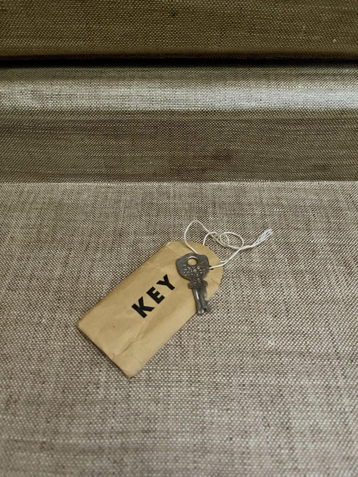 Vintage Sears Briefcase, Black 1950s with Key and Original Box - Thumbnail 6