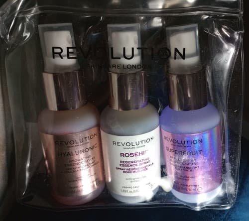 Revolution Skincare London Rosehip&Super Fruit Essence Hyaluronic Spray, 3pc - Image 1