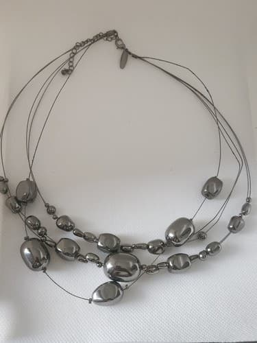 Avenue Silver-Tone Gray Faceted Teardrop Bead Station Wire Necklace 3Layers 18in - Thumbnail 3