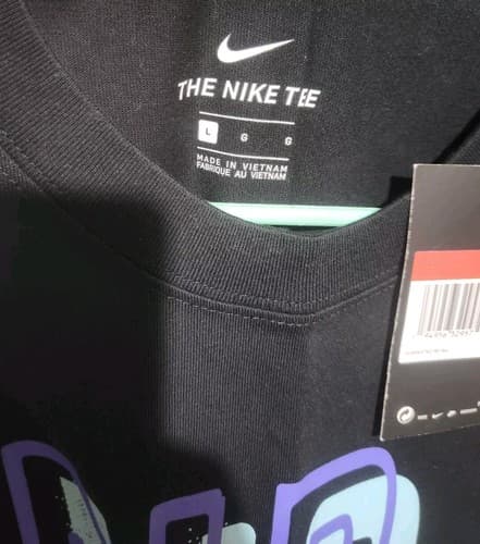 Nike Air Men’s T-Shirt Size Large BLACK DD1404-010 OFFICIAL 90s REISSUE,NWT. - Thumbnail 3