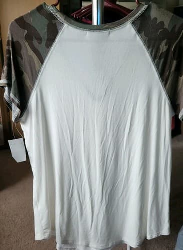 Fantastic Fawn Women's Size Medium Short Sleeve Tee,Ivory/Camo Sleeve. NWT. - Thumbnail 4