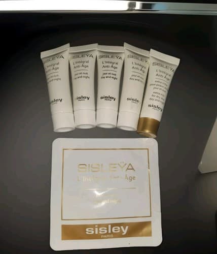 Sisley Sisleya L'Integral Anti-Age Day and Night Cream Deluxe Sample.13oz,4mlXs5 - Image 1