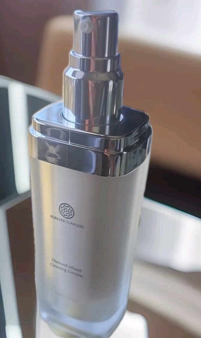 FOREVER FLAWLESS White Diamond Diamond Infused Cleansing Complex 2.03oz New - Thumbnail 2