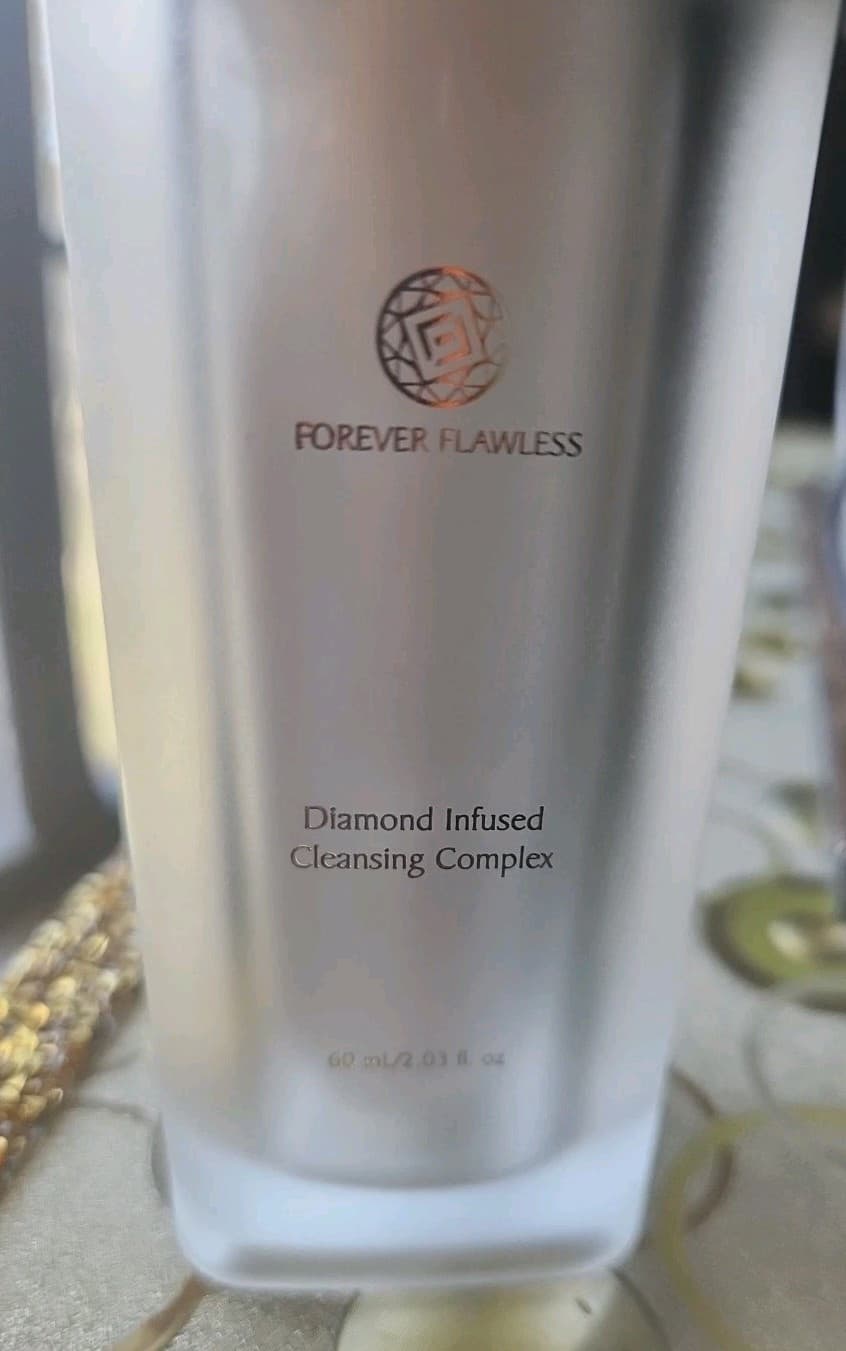 FOREVER FLAWLESS White Diamond Diamond Infused Cleansing Complex 2.03oz New - Thumbnail 3