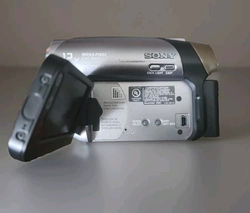 SONY DCR-DVD 203 7.2V DVD-RW Disc Digital Video Handycam Camcorder. 12x Zoom. - Thumbnail 2