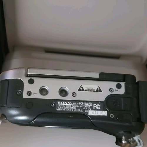 SONY DCR-DVD 203 7.2V DVD-RW Disc Digital Video Handycam Camcorder. 12x Zoom. - Thumbnail 4
