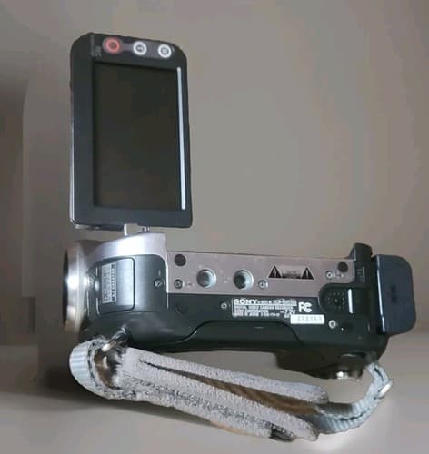 SONY DCR-DVD 203 7.2V DVD-RW Disc Digital Video Handycam Camcorder. 12x Zoom. - Thumbnail 9