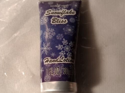 Body & Earth Snowflake Bliss Hand Lotion Instant Softness Nails Skin 1 oz. - Image 1