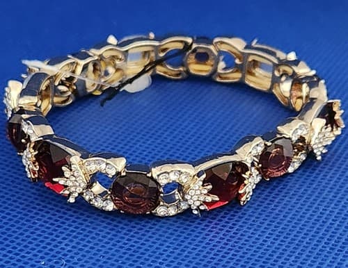 $38 ANNE KLEIN Red Stone Gold Tone Stretch Bracelet A4 - Image 1
