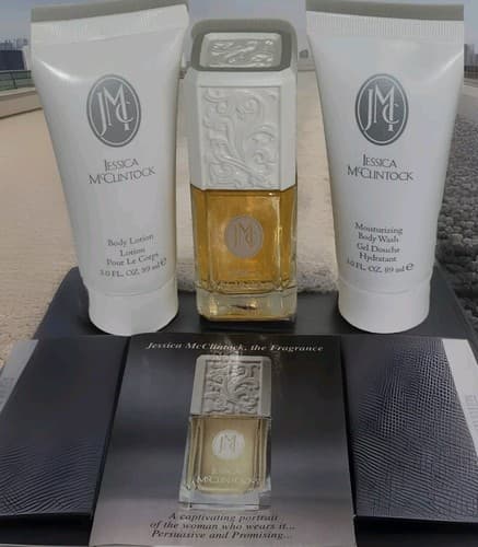 Jessica McClintock Luxury And Romance 3pc. Gift Set Perfume Lotion Body Wash - Image 1