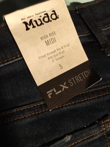 Mudd Junior Girls High Rise Midi Jeans Shorts Size 5 inseam 4” Hits Mid Tight - Thumbnail 3