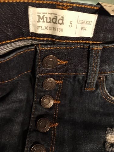 Mudd Junior Girls High Rise Midi Jeans Shorts Size 5 inseam 4” Hits Mid Tight - Thumbnail 4