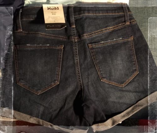 Mudd Junior Girls High Rise Midi Jeans Shorts Size 5 inseam 4” Hits Mid Tight - Thumbnail 2