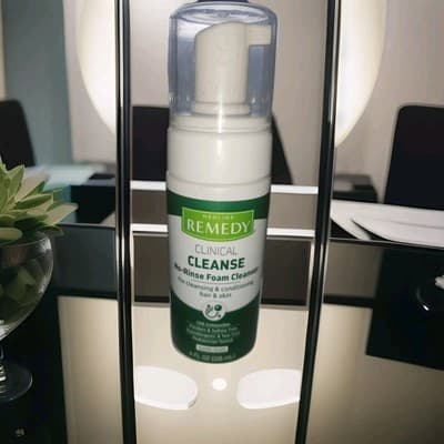 Medline Remedy Clinical Cleanse No Rinse Foam Hair & Skin 4 Oz. Vanilla Scent - Image 1
