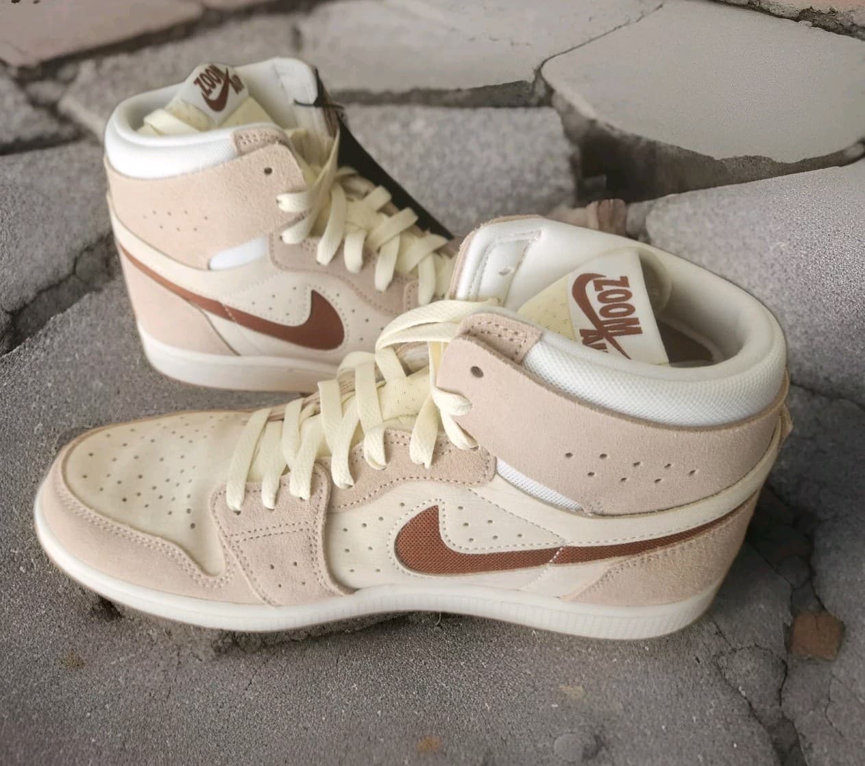 Nike Air Jordan 1 Zoom CMFT 2 Sail Legend Coffee Fossil DV1307-120 sz 10 Men's - Image 1