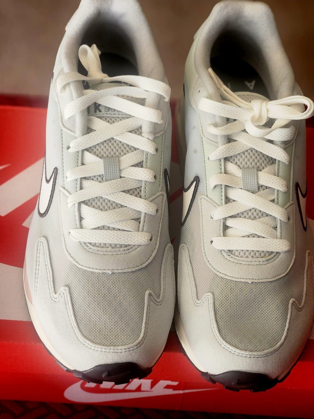 Nike Air Max Solo Light Silver Pink Size 9 Ladies/7.5 Men. New In Box - Thumbnail 2