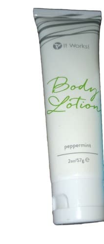 It Works Peppermint Essential Oil Sugar Scrub 6 oz Sealed Unused New Body Scrub. - Image 1