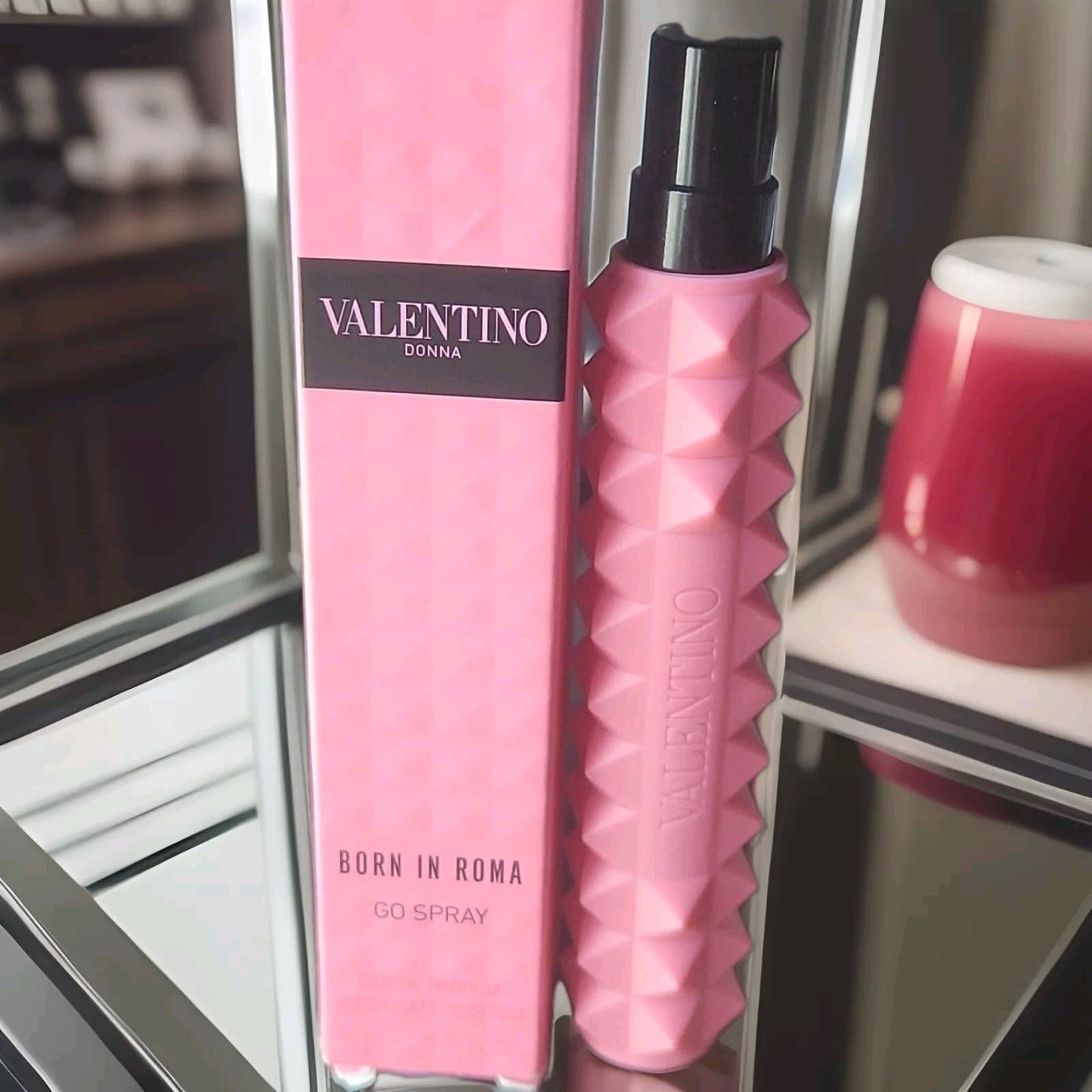 Valentino Donna Born in Roma Eau de Parfum EDP Travel Spray 0.33oz 10ml . - Image 1