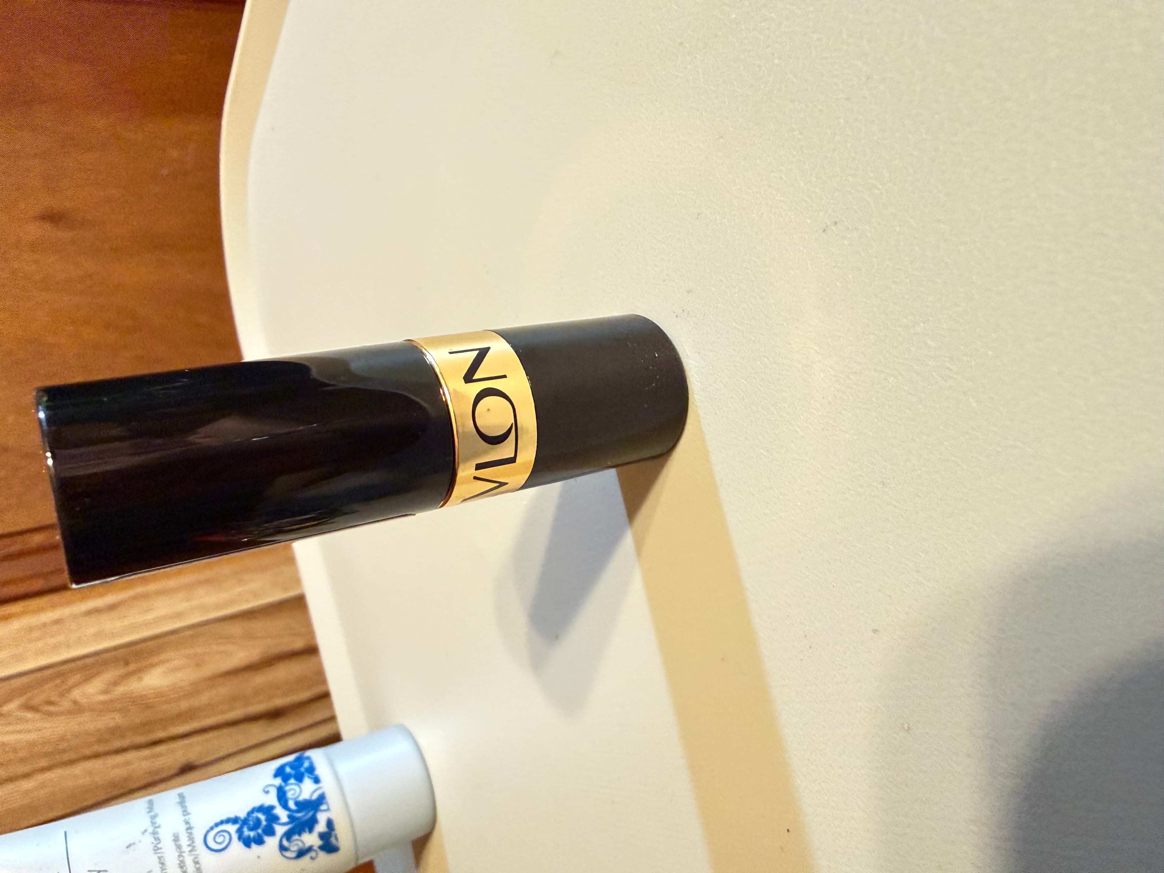 Revlon Lipstick - Classic Color, Rich Pigment - Thumbnail 2