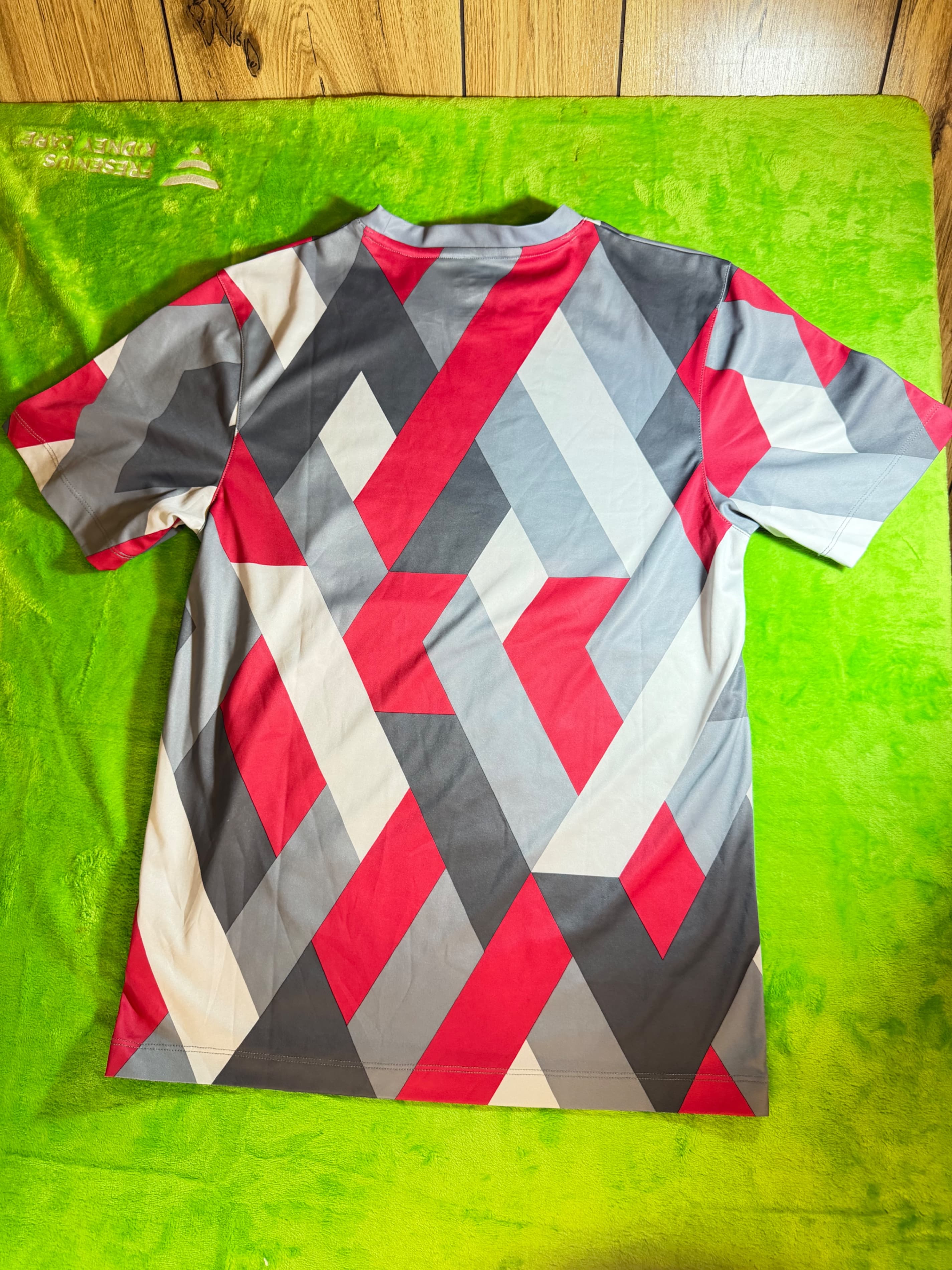 Wilson Men's Athletic Shirt, Size Large, Red/Gray Geometric Pattern - Thumbnail 2