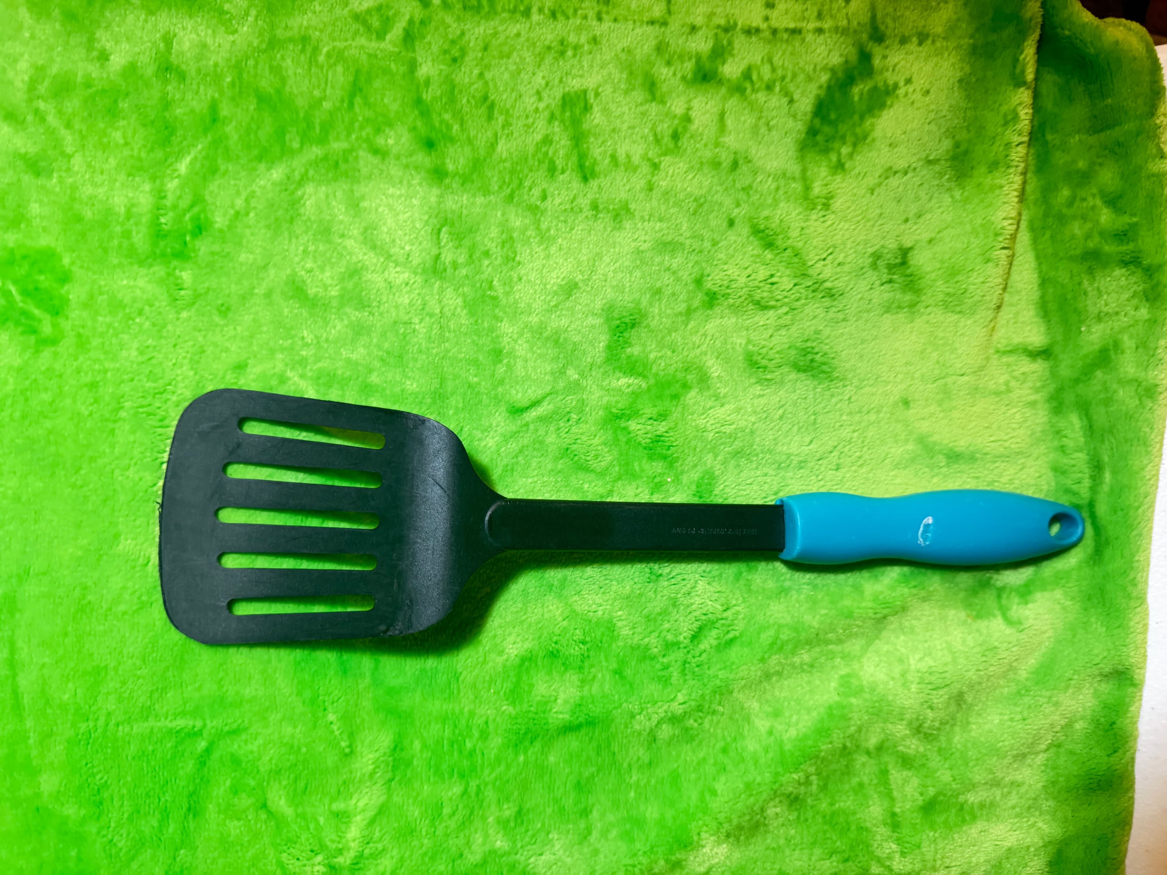 Spatula Turner with Blue Handle - Non-Stick Kitchen Tool - Thumbnail 3