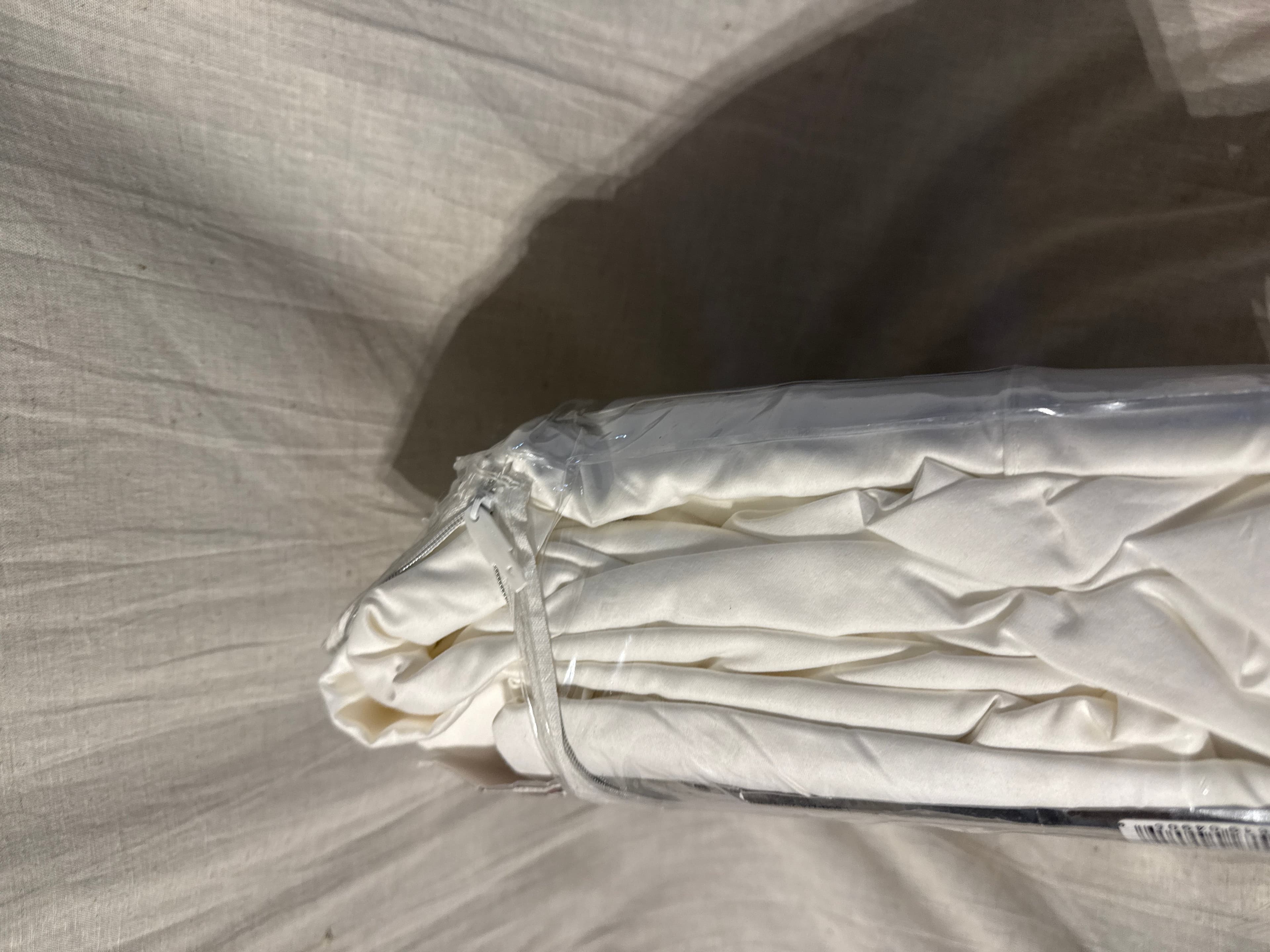 Kirkland Signature 680 Thread Count 6-piece Sheet Set, Full, White OPEN PACKAGE - Thumbnail 5