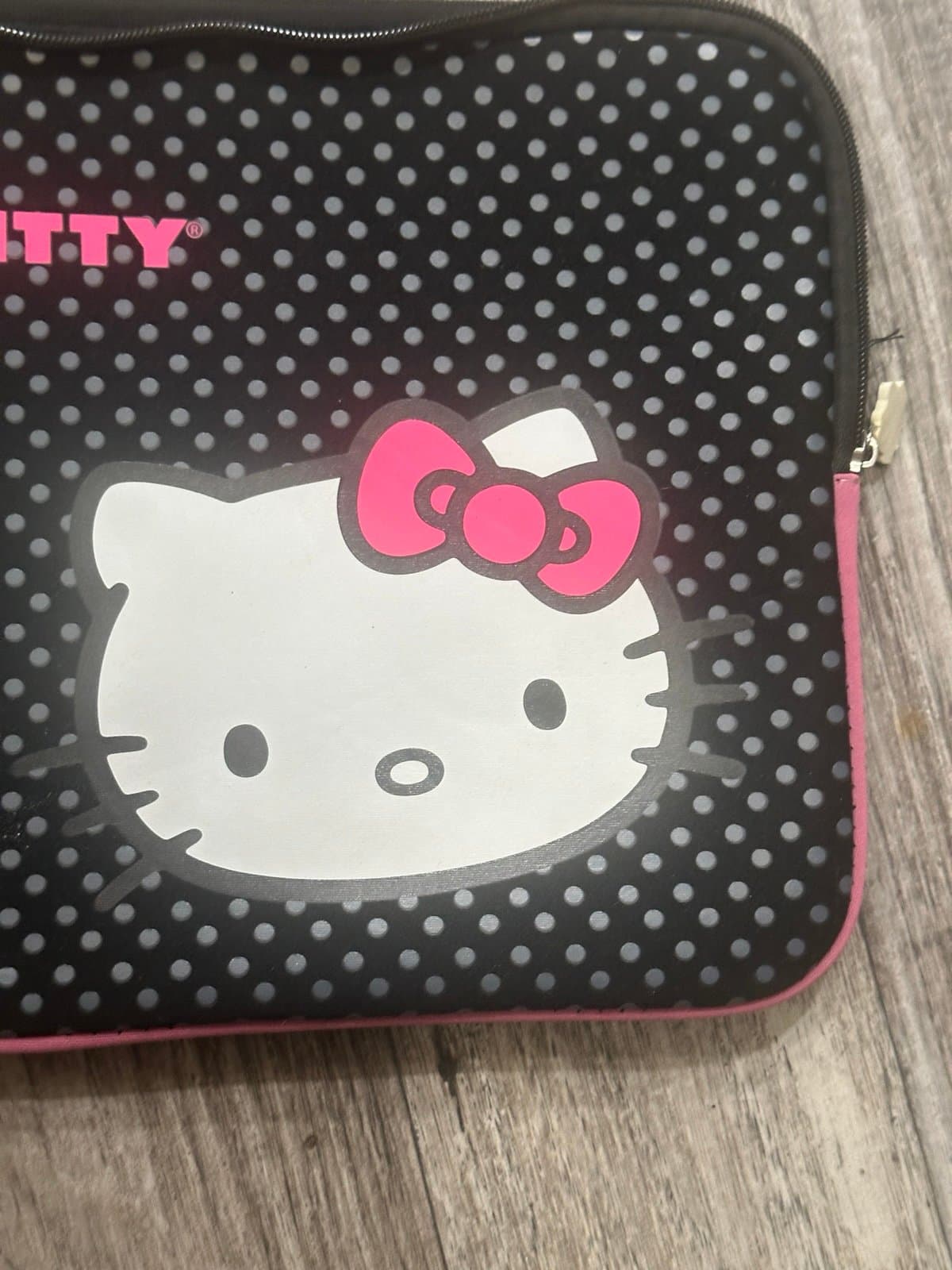 Hello Kitty Laptop Sleeve Black/Pink Original not used - Thumbnail 2