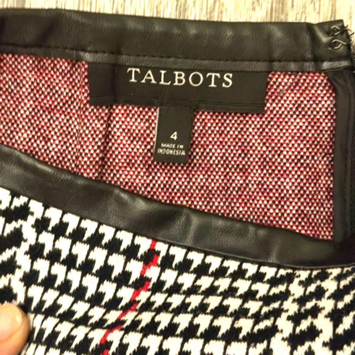Talbots Houndstooth Plaid Skirt Faux Leather Trim Classic Career Skirt Size 4 - Thumbnail 5