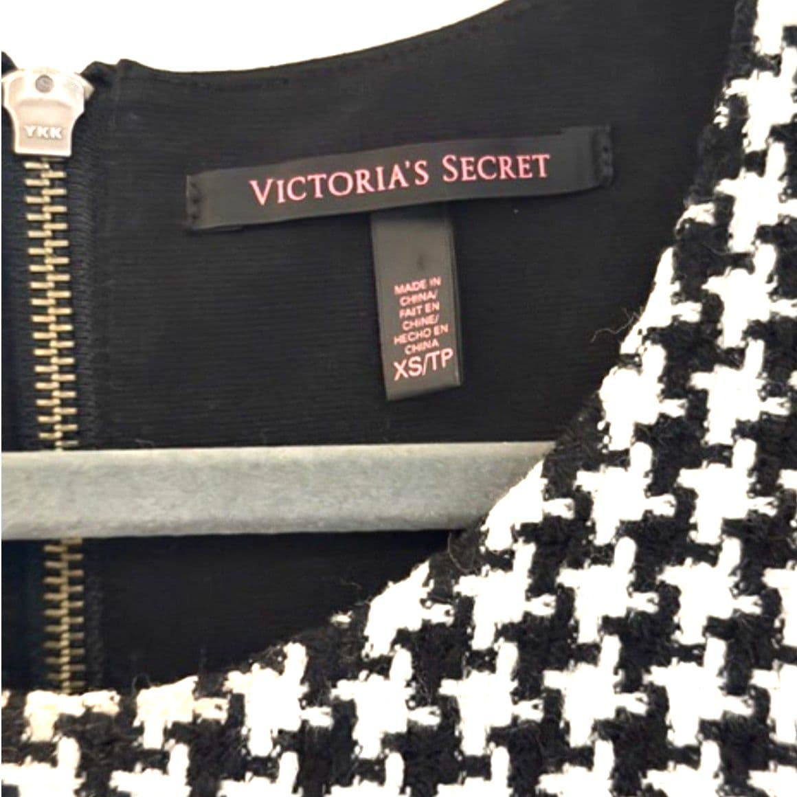 Victoria’s Secret Houndstooth Top Structured Blouse Short Sleeve XS - Thumbnail 2
