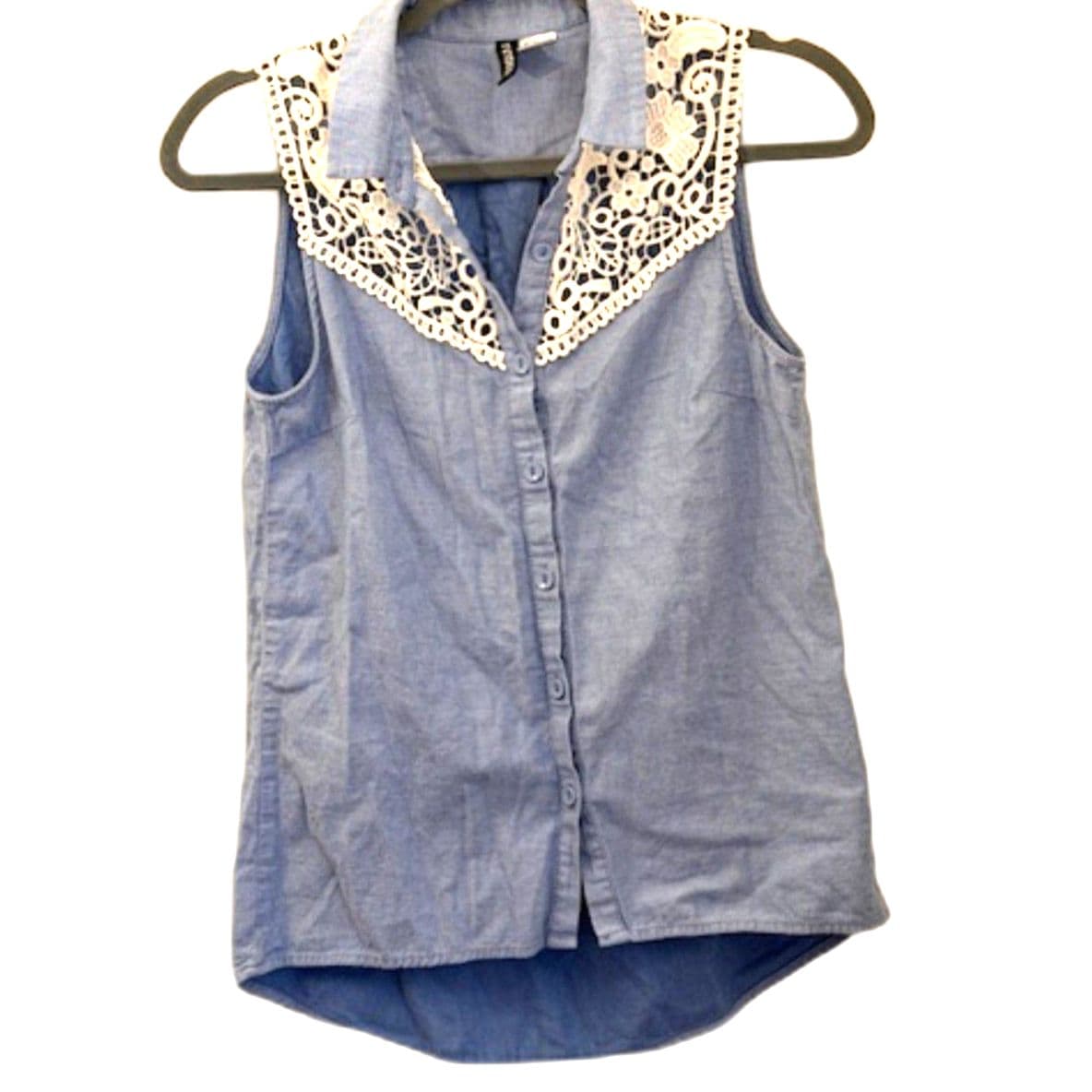 H&M Chambray Sleeveless Shirt Top Lace Collar Button Front Blue Size 4 - Thumbnail 4