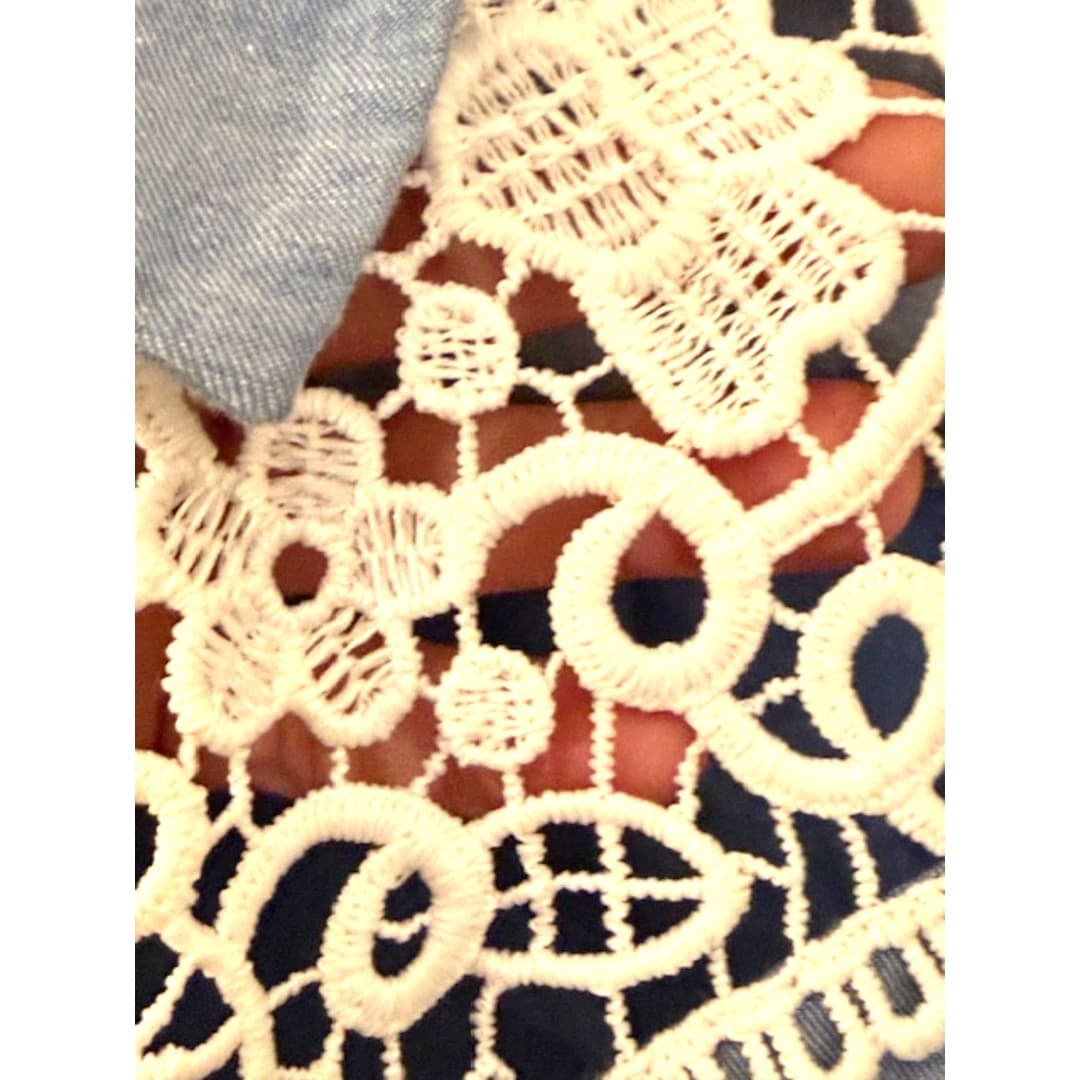 H&M Chambray Sleeveless Shirt Top Lace Collar Button Front Blue Size 4 - Thumbnail 7