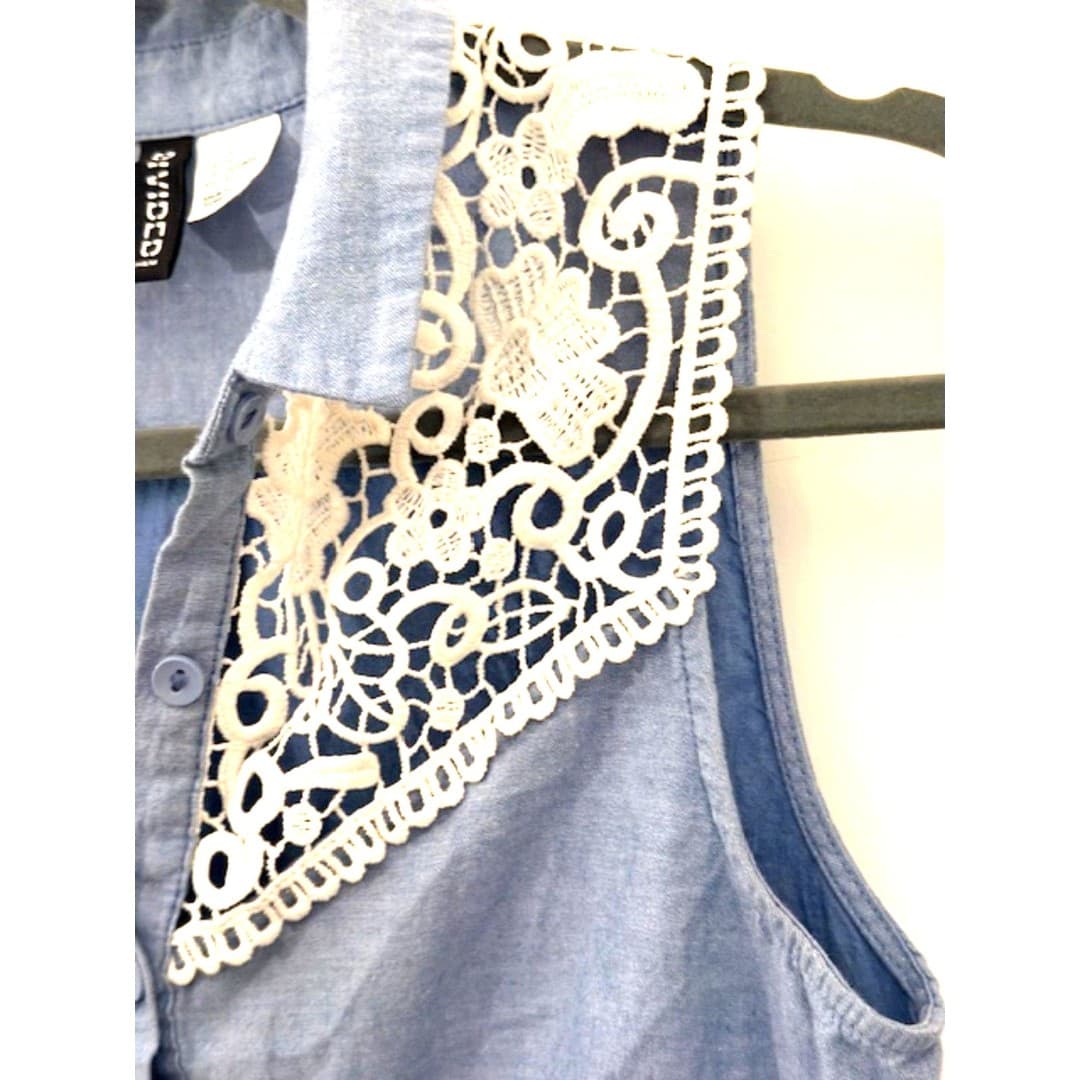 H&M Chambray Sleeveless Shirt Top Lace Collar Button Front Blue Size 4 - Thumbnail 6