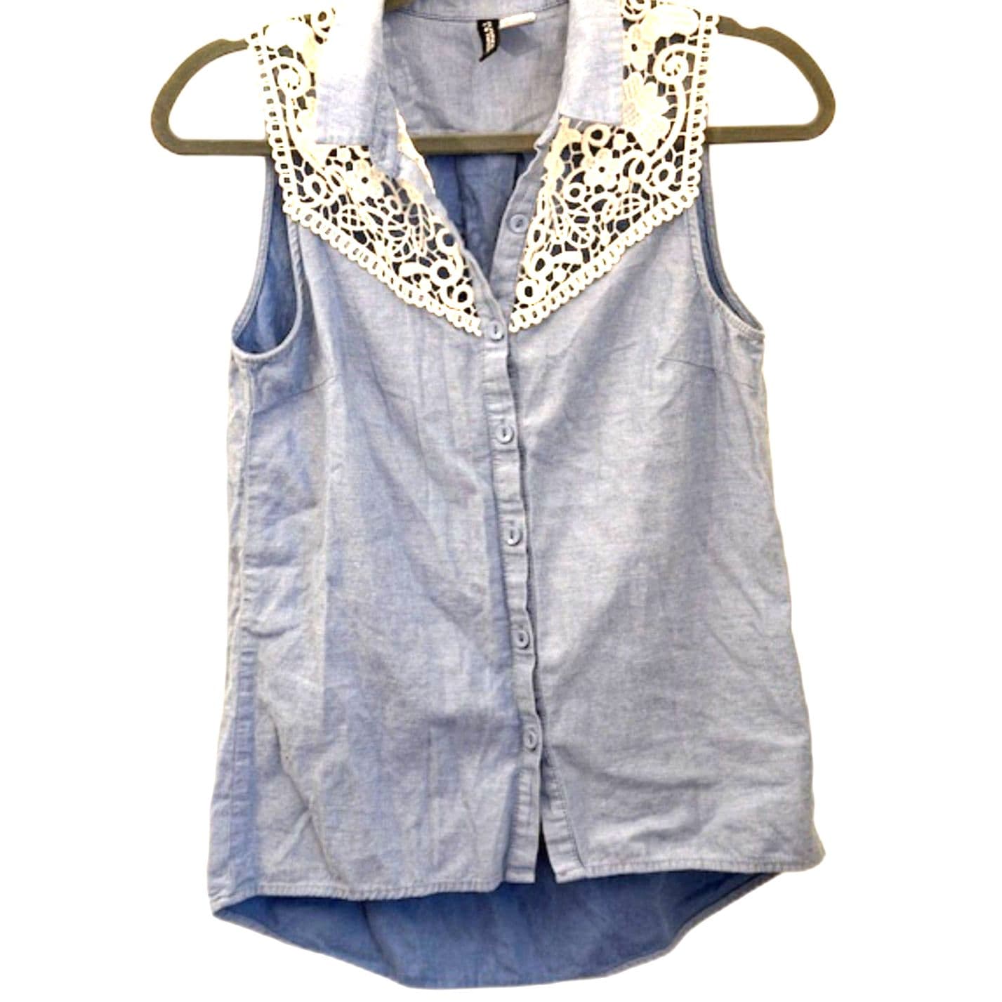 H&M Chambray Sleeveless Shirt Top Lace Collar Button Front Blue Size 4 - Thumbnail 2