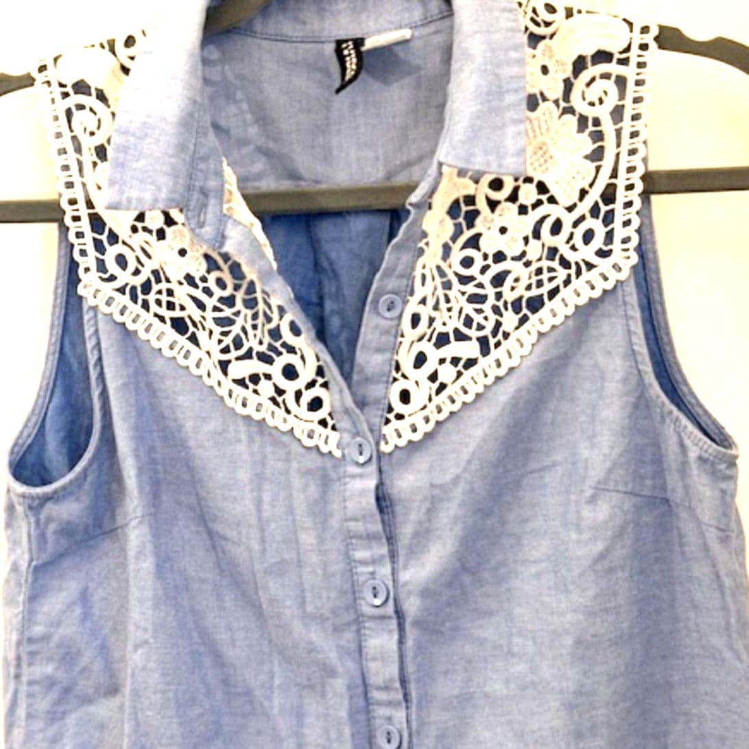 H&M Chambray Sleeveless Shirt Top Lace Collar Button Front Blue Size 4 - Thumbnail 3
