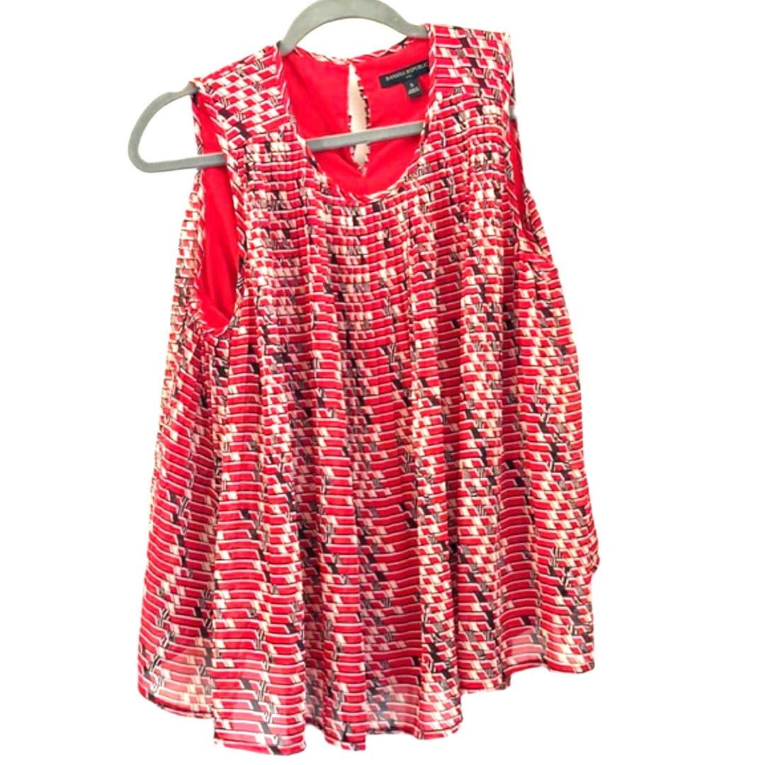Banana Republic Red Lined Printed Sleeveless Blouse Pleated Flowy Blouse (S) - Thumbnail 4