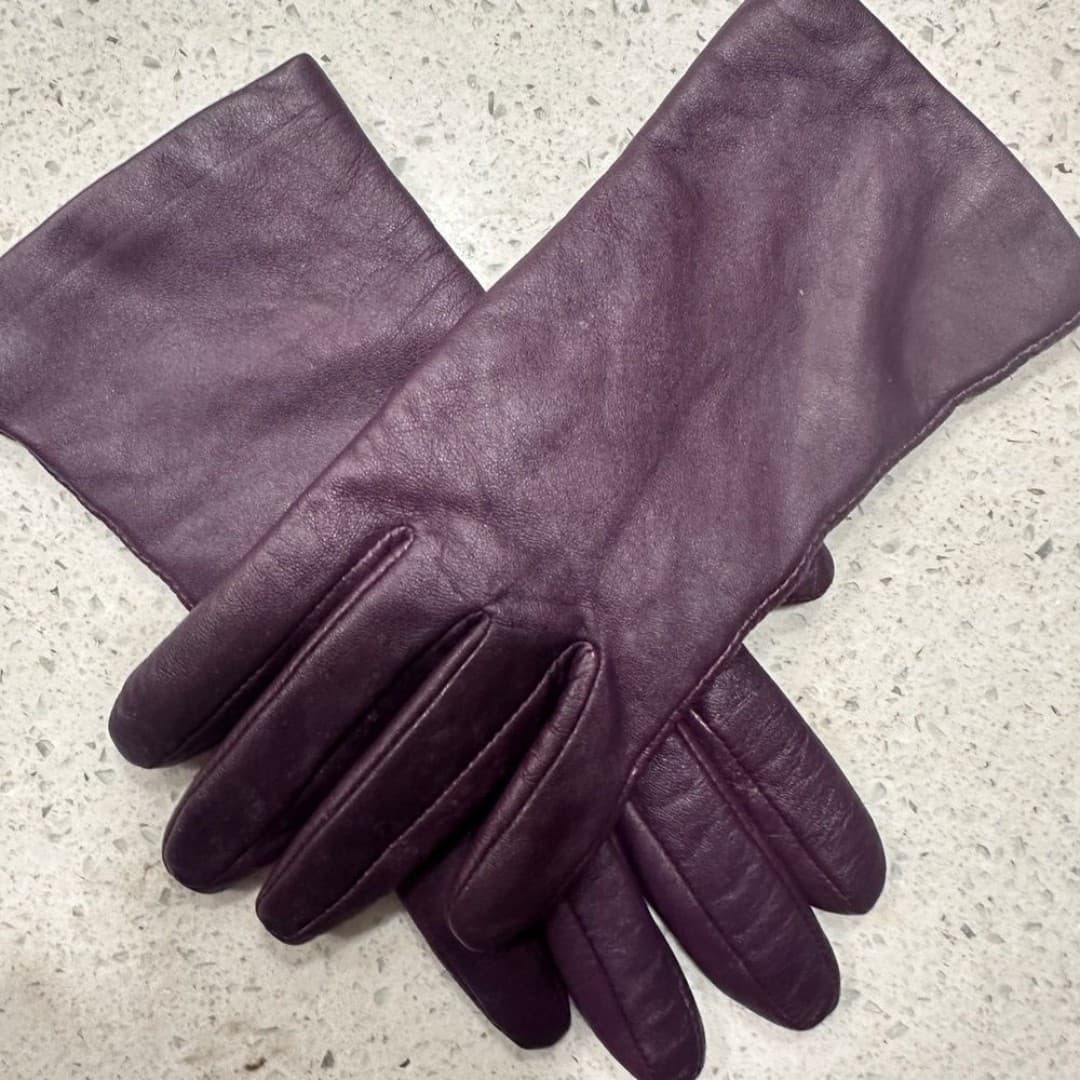 Luxurious Deep Purple Leather Gloves - Image 1