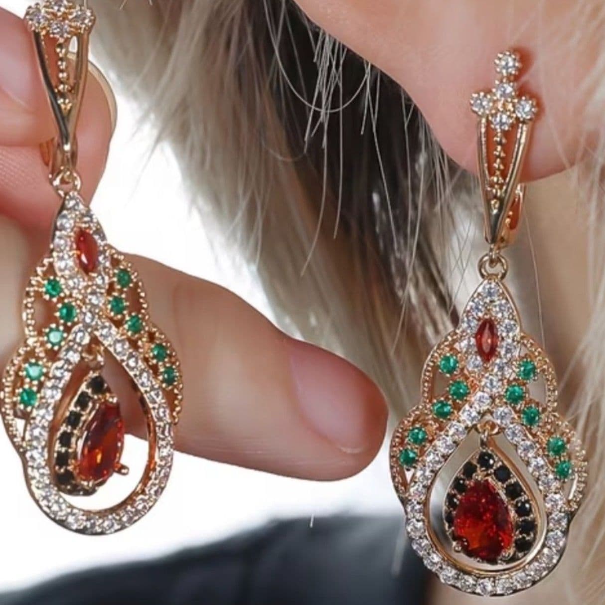 Golden color teardrop earrings - Thumbnail 8