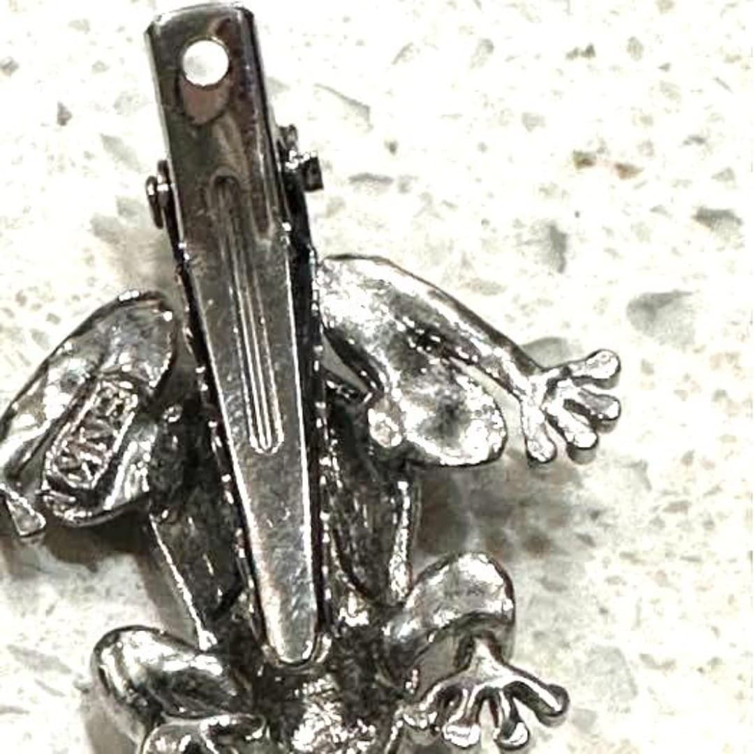 Elegant silver color frog hairpin with sparkling pink gemstones - Thumbnail 7