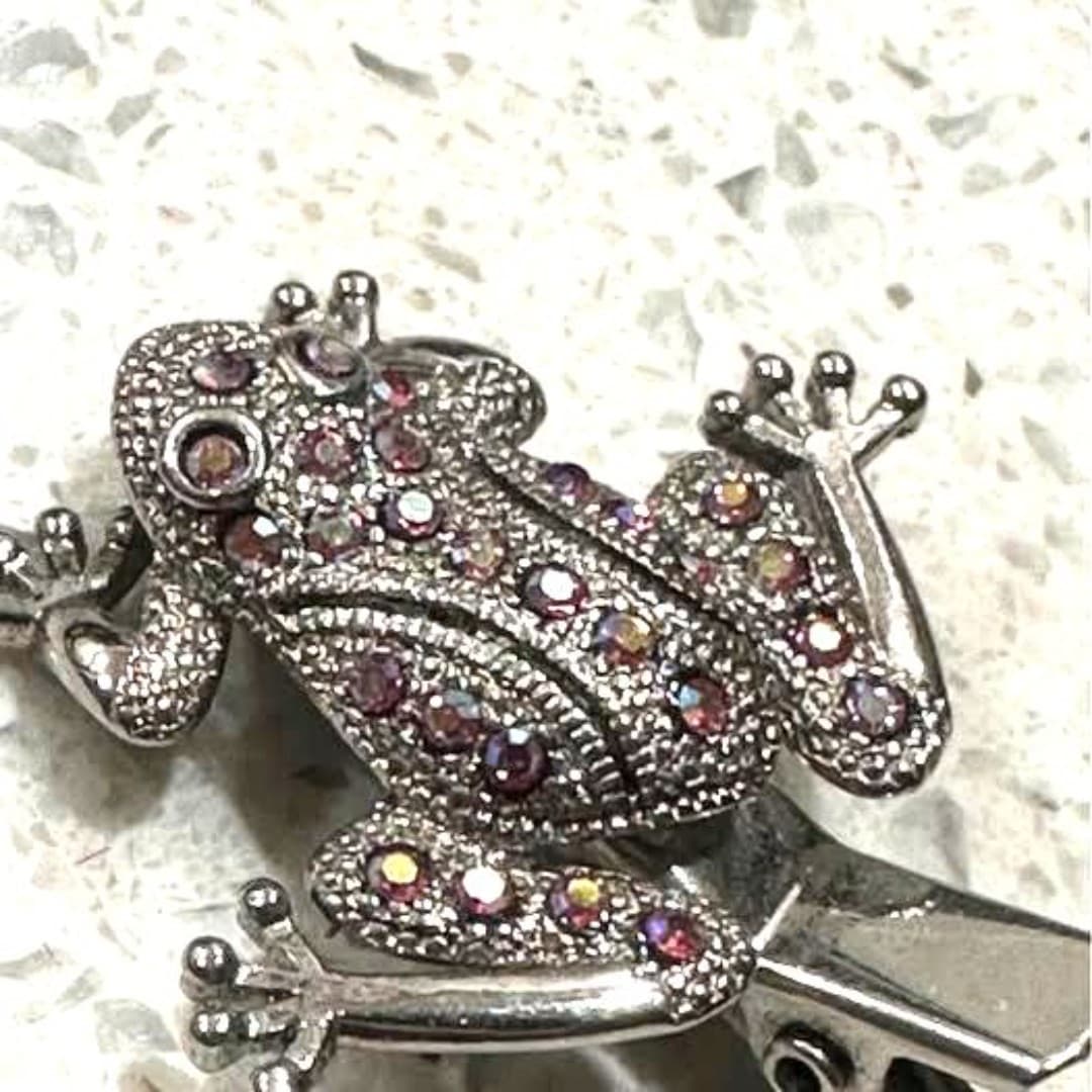 Elegant silver color frog hairpin with sparkling pink gemstones - Thumbnail 6