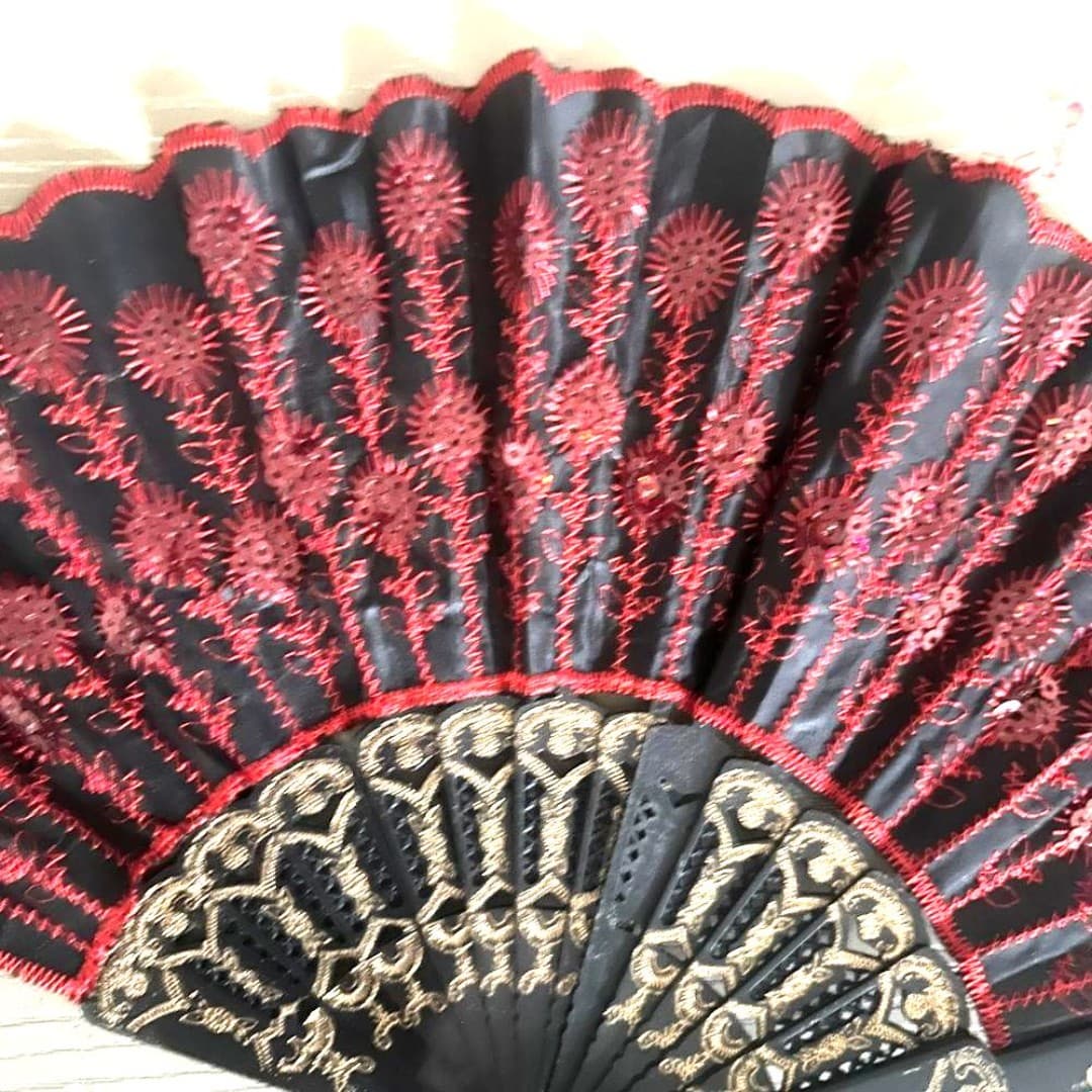 Elegant Black and Red Fan - Thumbnail 6